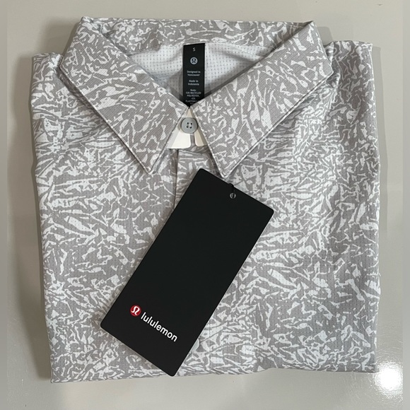 Lululemon Airing Easy Short Sleeve Button-Up Shirt - Picture 2 of 6